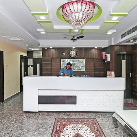 Oyo 15169 Hotel Rk Inn Lakhnau Kültér fotó