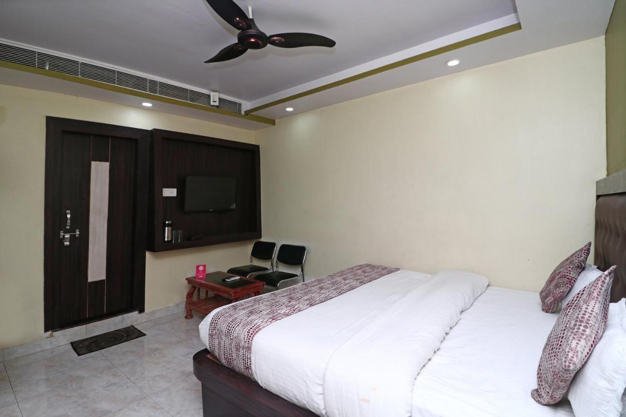 Oyo 15169 Hotel Rk Inn Lakhnau Kültér fotó